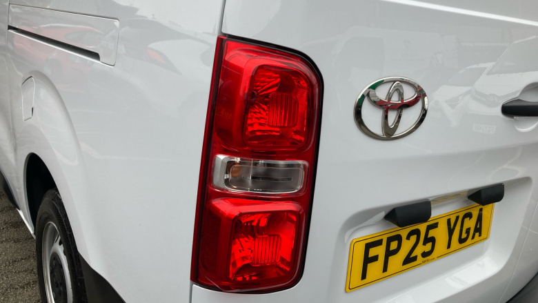 Toyota Proace L2 Diesel 2.0D 145 Active Van